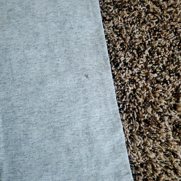 π Large Heather Gray World Lemur Day Crewneck Tee π - Picture 5 of 16